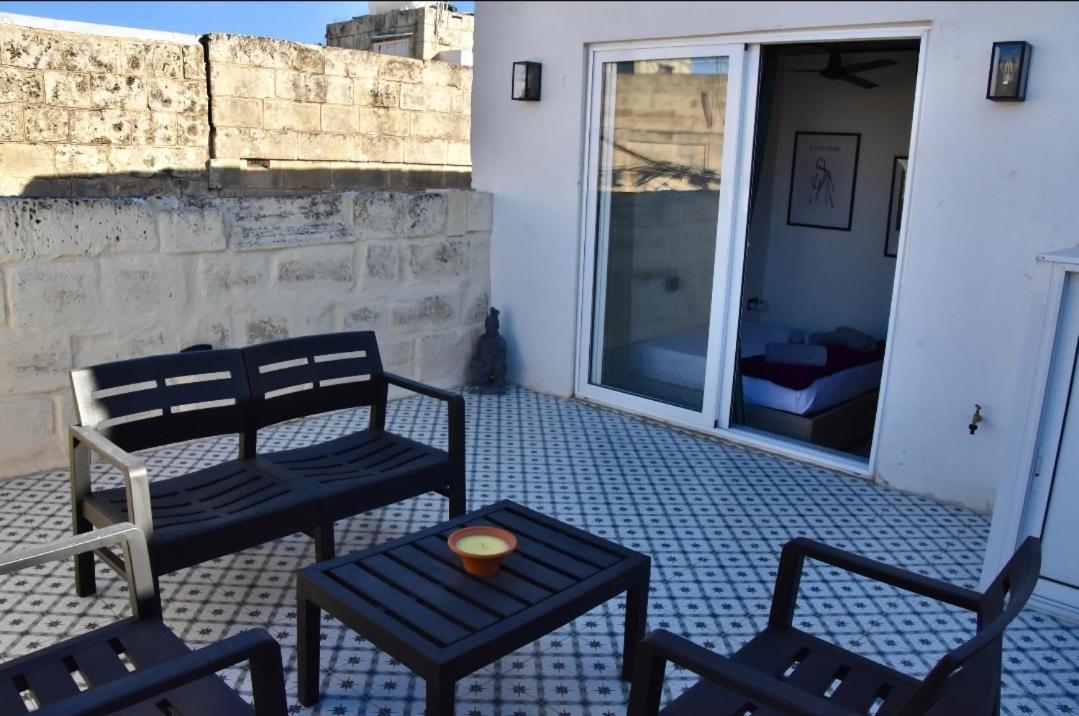 Chic Penthouse Industrial-Style Mosta Exterior foto
