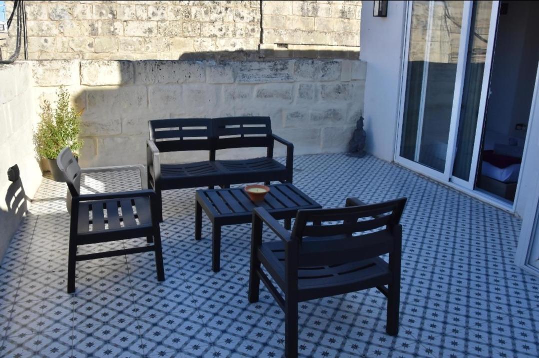Chic Penthouse Industrial-Style Mosta Exterior foto