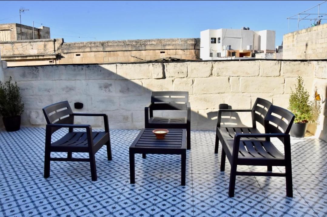 Chic Penthouse Industrial-Style Mosta Exterior foto