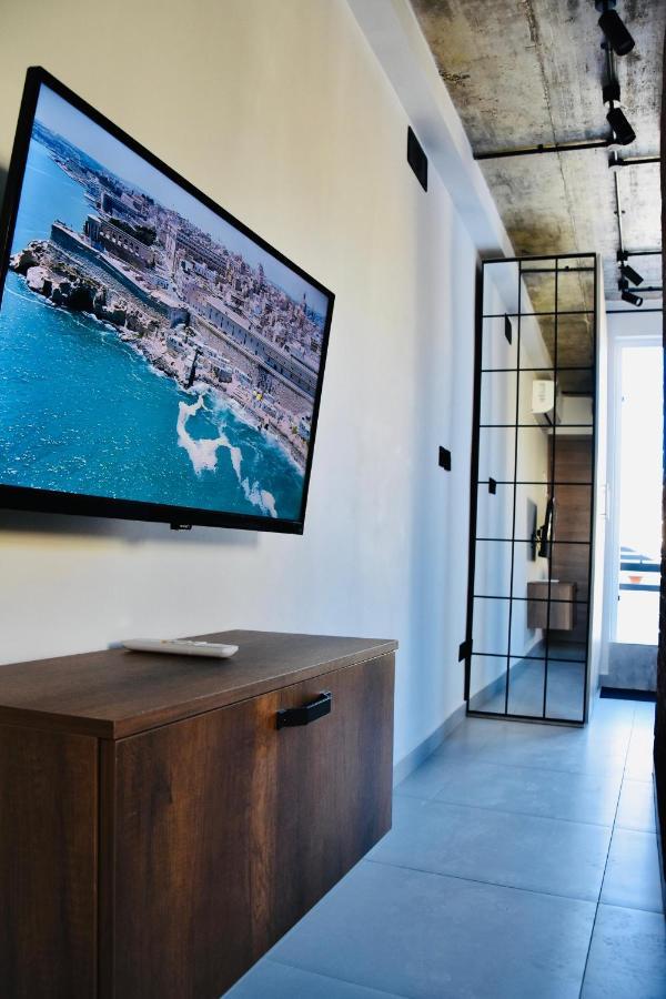 Chic Penthouse Industrial-Style Mosta Exterior foto